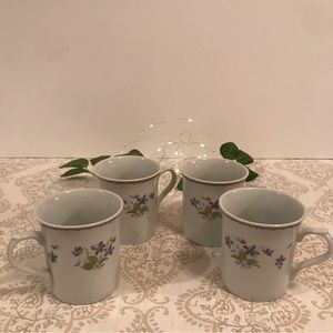 Vintage Set of 4 Coffee Mugs Tea Cups With Floral Design